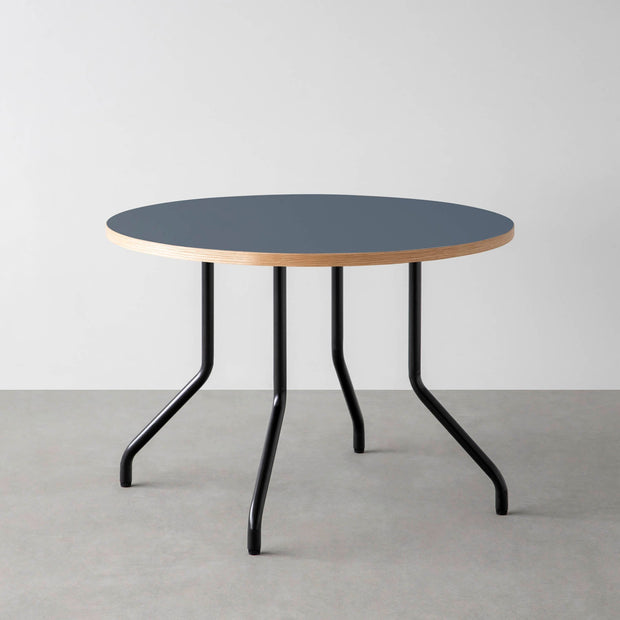 THE CAFE TABLE / リノリウム 全32色　Black Steel 4本脚 × ラウンド φ81 - 100