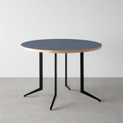 THE CAFE TABLE / リノリウム 全32色　Black Steel 4本脚 × ラウンド φ81 - 100