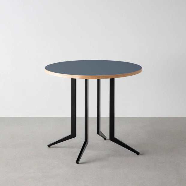 THE CAFE TABLE / リノリウム 全32色　Black Steel 4本脚 × ラウンド φ61 - 80