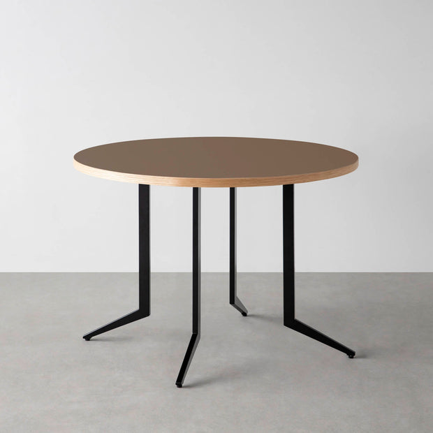 THE CAFE TABLE / リノリウム 全32色　Black Steel 4本脚 × ラウンド φ81 - 100