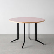 THE CAFE TABLE / リノリウム 全32色　Black Steel 4本脚 × ラウンド φ81 - 100