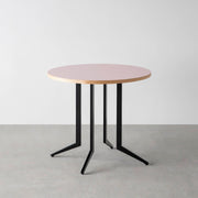 THE CAFE TABLE / リノリウム 全32色　Black Steel 4本脚 × ラウンド φ61 - 80