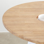 KANADEMONOのワイヤーバスケット付きのラバーウッド材アッシュグレーのラウンド天板にマットホワイトの4pinアイアン脚を組み合わせたカフェテーブル（天板）