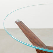 Favricaのガラス天板とブラウンカラーのHラインの木製脚を組み合わせたカフェテーブルL（天板）