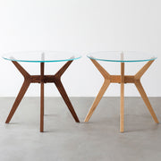 Favricaのガラス天板とオーク無垢材のHライン木製脚を組み合わせたカフェテーブルL（ナチュラルとブラウン比較）