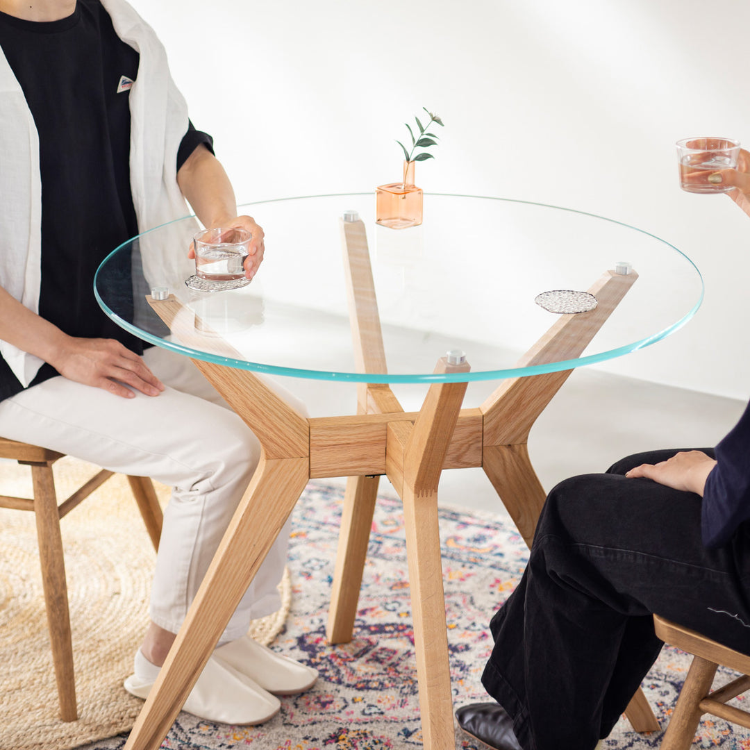THE CAFE TABLE / ガラス × H 木製脚 オーク無垢材 – KANADEMONO
