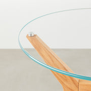 Favricaのガラス天板とナチュラルカラーのHライン木製脚を組み合わせたカフェテーブルM（天板）