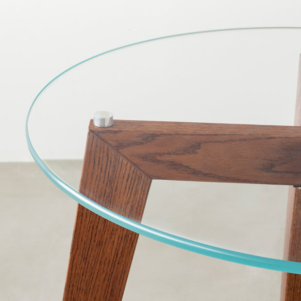 KANADEMONOのガラス天板とブラウンカラーのピンタイプの木製脚を組み合わせたカフェテーブルM（天板）