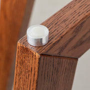 KANADEMONOのガラス天板とブラウンカラーのピンタイプの木製脚を組み合わせたカフェテーブルS（天板設置用部品）