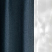 KANADEMONOのポリエステルを100%使用したウォッシャブル・形状記憶のネイビーブルーの遮光無地カーテン（遮光）