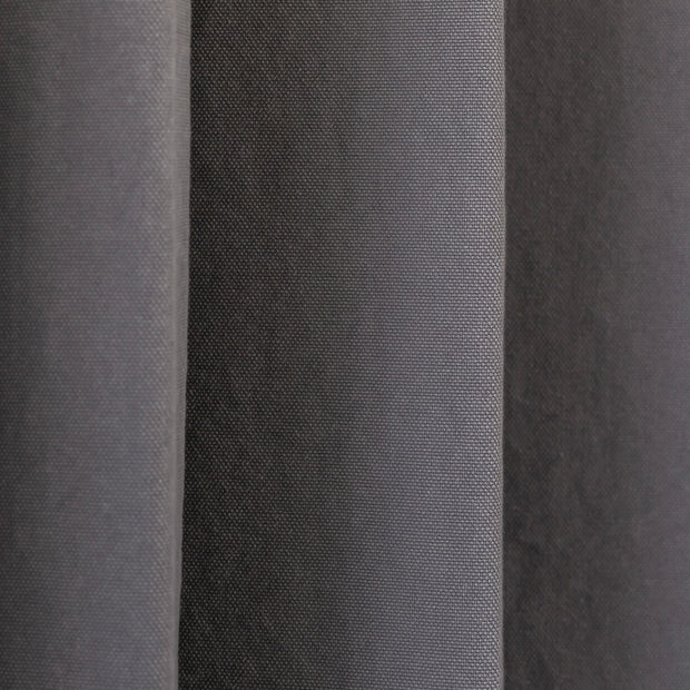 Kanademonoの綿100%使用したヴィンテージテイストに仕上げたグレーの帆布カーテン（生地クローズアップ）