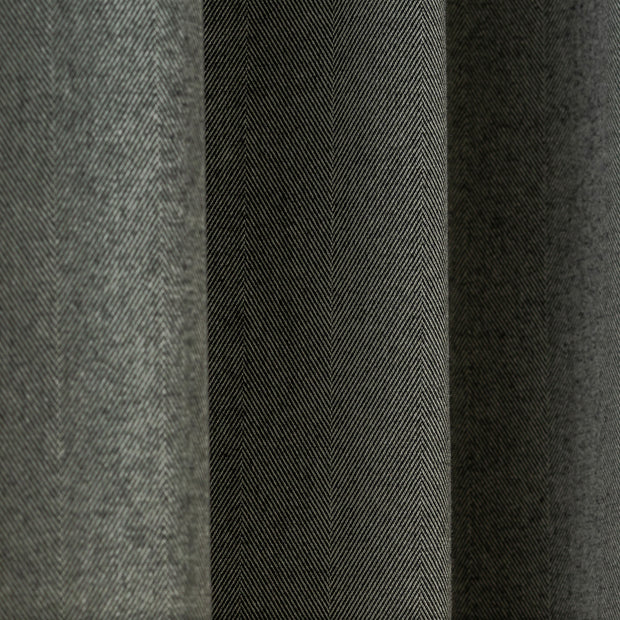 Kanademonoの深みのあるグリーンの色合いを表現した、高密度のジャガード織りカーテン（生地クローズアップ）