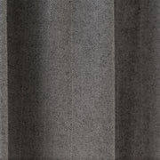 Kanademonoの深みのあるグレーの色合いを表現した、高密度のジャガード織りカーテン（生地クローズアップ）