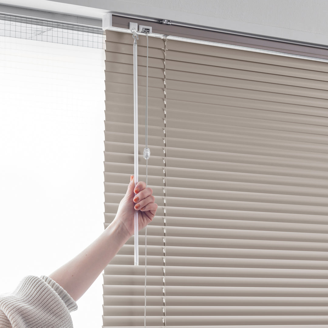 ブラインド　ホワイト　取り付け金具付き 木製ブラインド 白 取り付け金具付き 幅151 縦222 - メルカリ