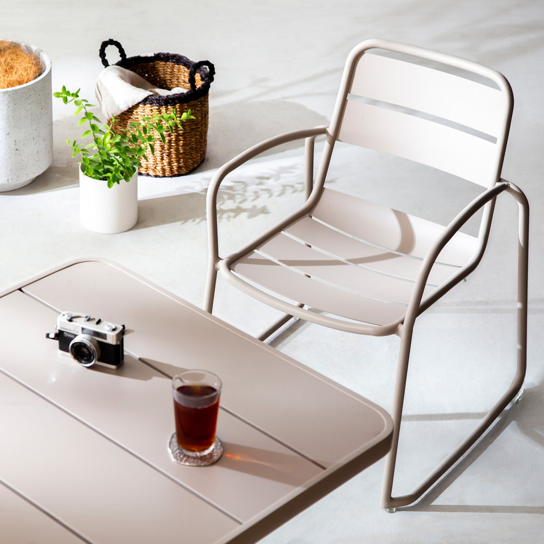 Relax - Aluminum スタッキングできる アウトドア アームチェア
