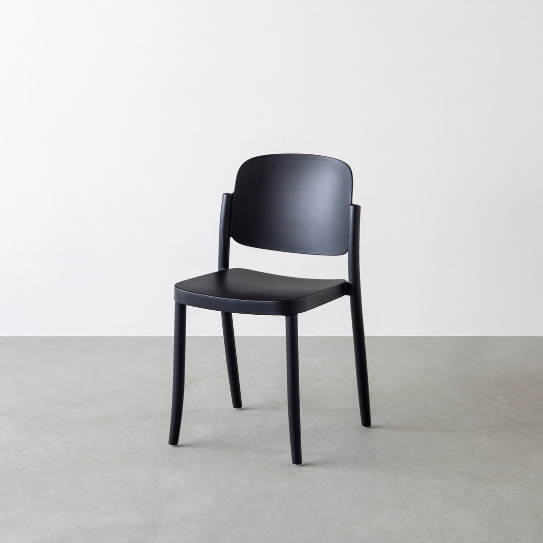 屋内外で使える スタッキング チェア – KANADEMONO