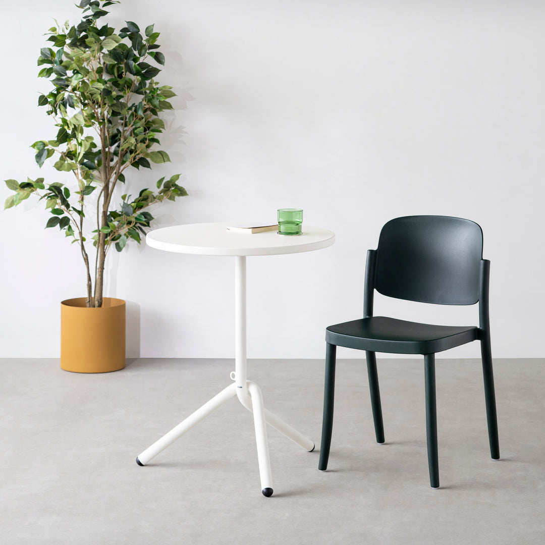 屋内外で使える スタッキング チェア – KANADEMONO