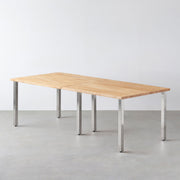 Kanademonoのラバーウッドナチュラル天板とスクエアバーのステンレス脚を組み合わせた特寸大型テーブル