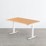 ファニチャーリノリウム素材のClay天板と、ホワイトの電動昇降脚を組み合わせた、デザイン性も機能性もスマートなテーブル