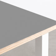 KANADEMONOのリノリウムAsh天板とマットホワイトのスクエアバー鉄脚を組み合わせたシンプルモダンな大型テーブル（天板）