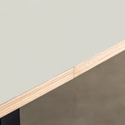 KANADEMONOのリノリウムMushroomオーク天板とマットブラックのスクエアバー鉄脚を組み合わせたシンプルモダンな大型テーブル（連結部分）