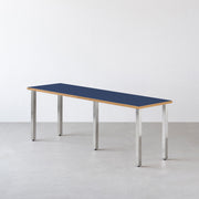 KanademonoのリノリウムMidnight_blueオーク天板と角柱5本ステンレス脚を組み合わせたシンプルモダンな大型テーブル