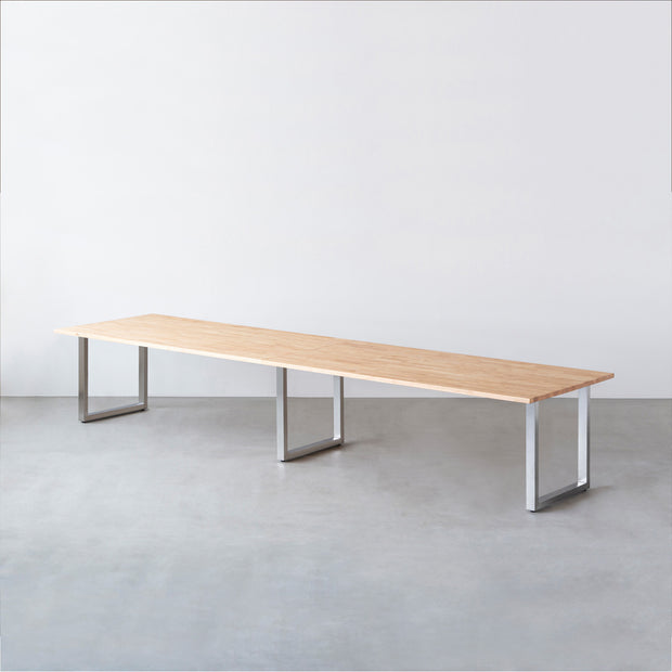 Kanademonoのラバーウッド ナチュラル天板とステンレス脚を組み合わせたシンプルモダンな幅連結タイプの特大テーブル