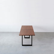 Kanademonoのラバーウッド ブラウン天板とブラック脚を組み合わせたシンプルモダンな幅連結タイプの特大テーブル（側面）