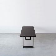 Kanademonoのラバーウッド ブラックブラウン天板とブラック脚を組み合わせたシンプルモダンな幅連結タイプの特大テーブル（側面）