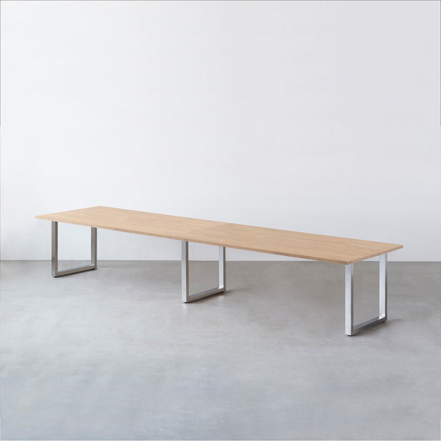 Kanademonoのラバーウッド アッシュグレー天板とステンレス脚を組み合わせたシンプルモダンな幅連結タイプの特大テーブル