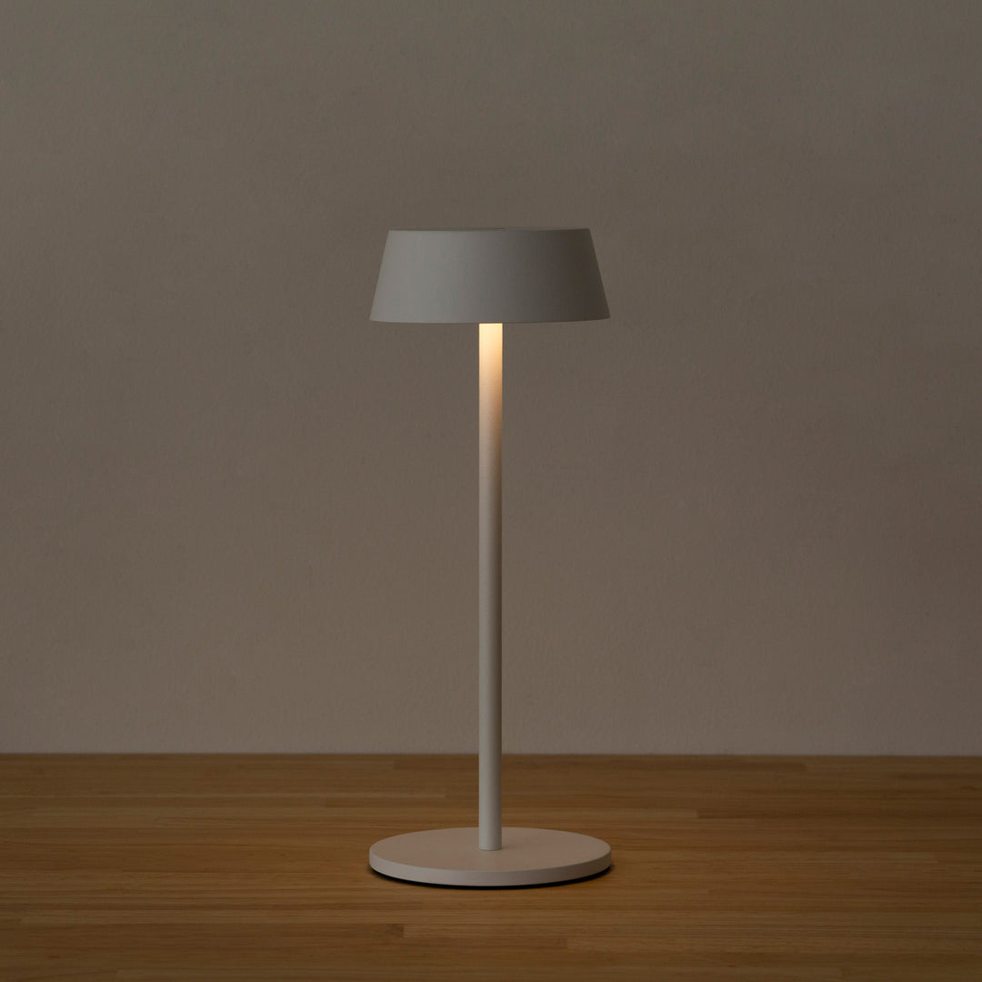 Minimal - Matte 充電式 タッチ ポータブルデスクライト – KANADEMONO