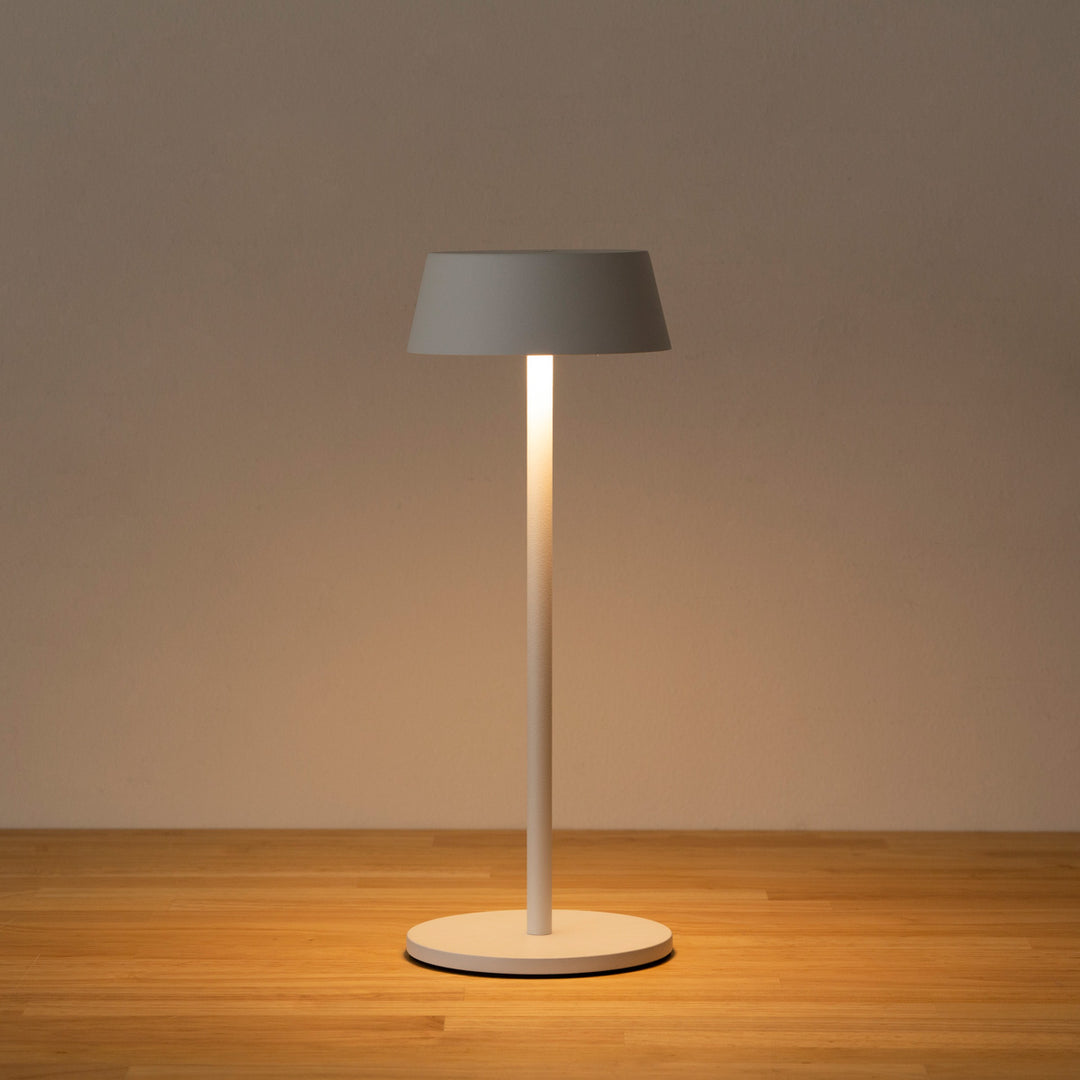 Minimal - Matte 充電式 タッチ ポータブルデスクライト – KANADEMONO