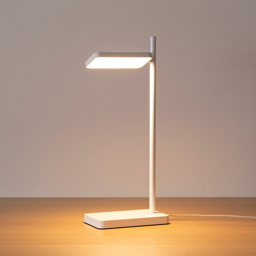 TALIA ワイヤレス充電つき デスクライト – KANADEMONO