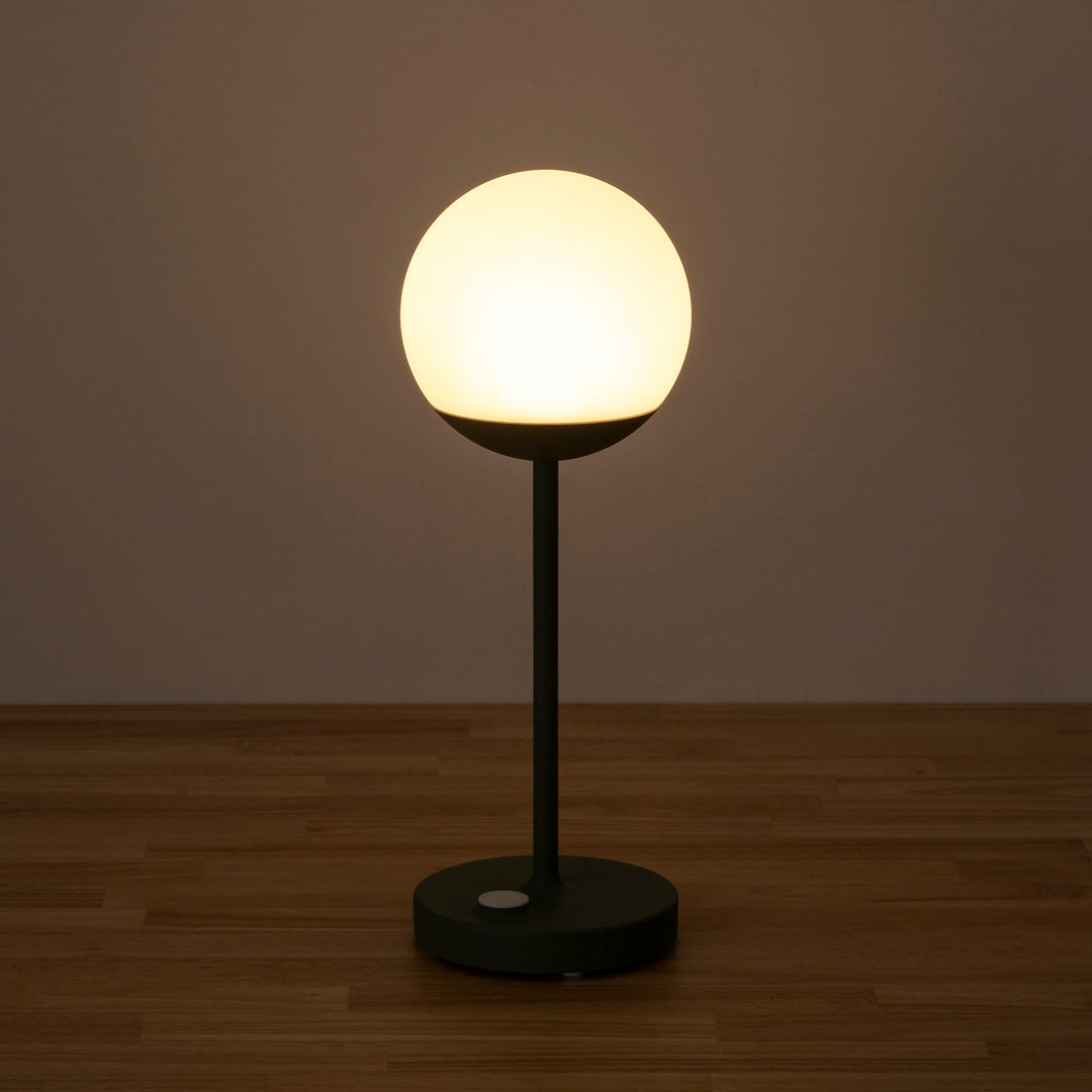 街灯をモチーフにした 充電式 ポータブルデスクライト – KANADEMONO