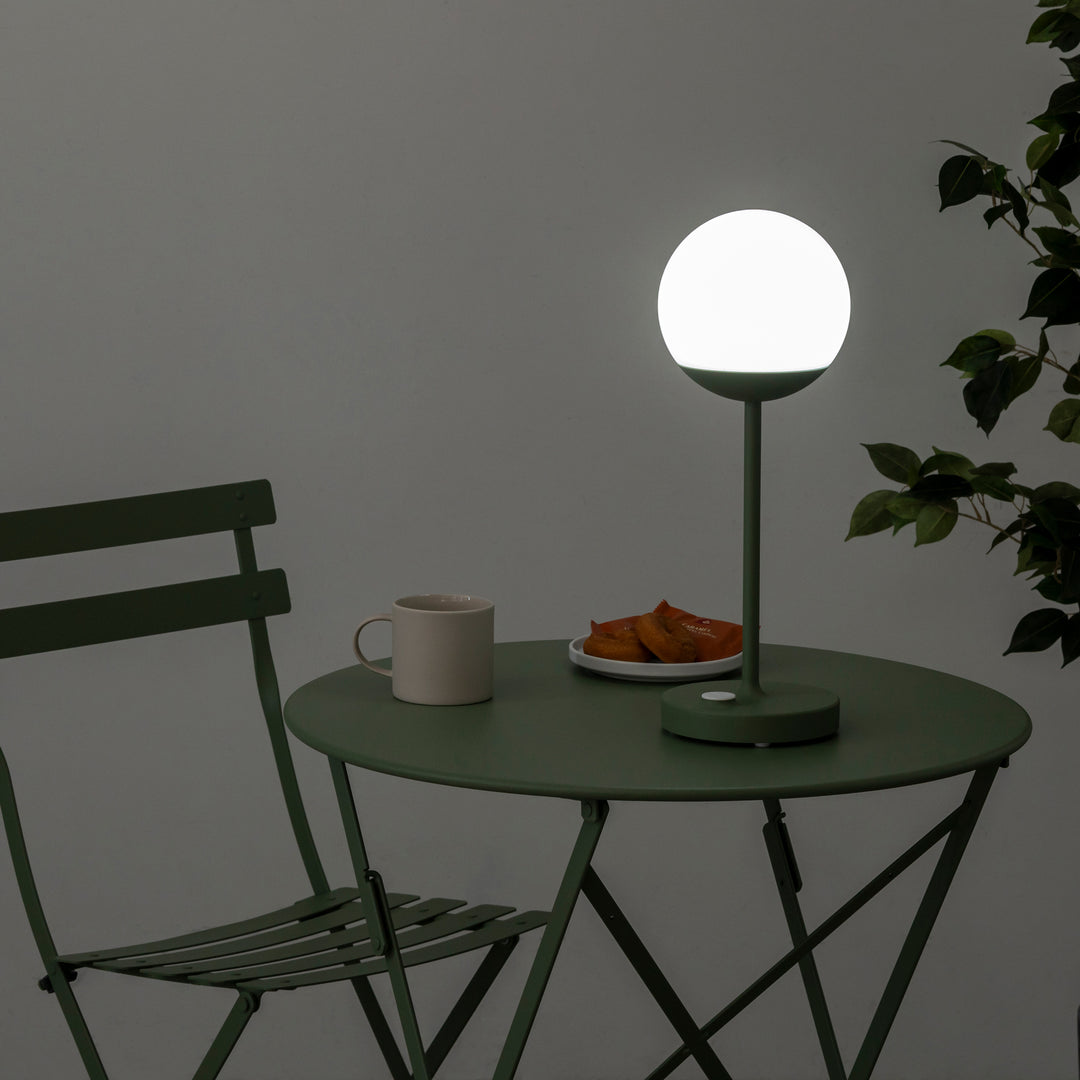 街灯をモチーフにした 充電式 ポータブルデスクライト – KANADEMONO