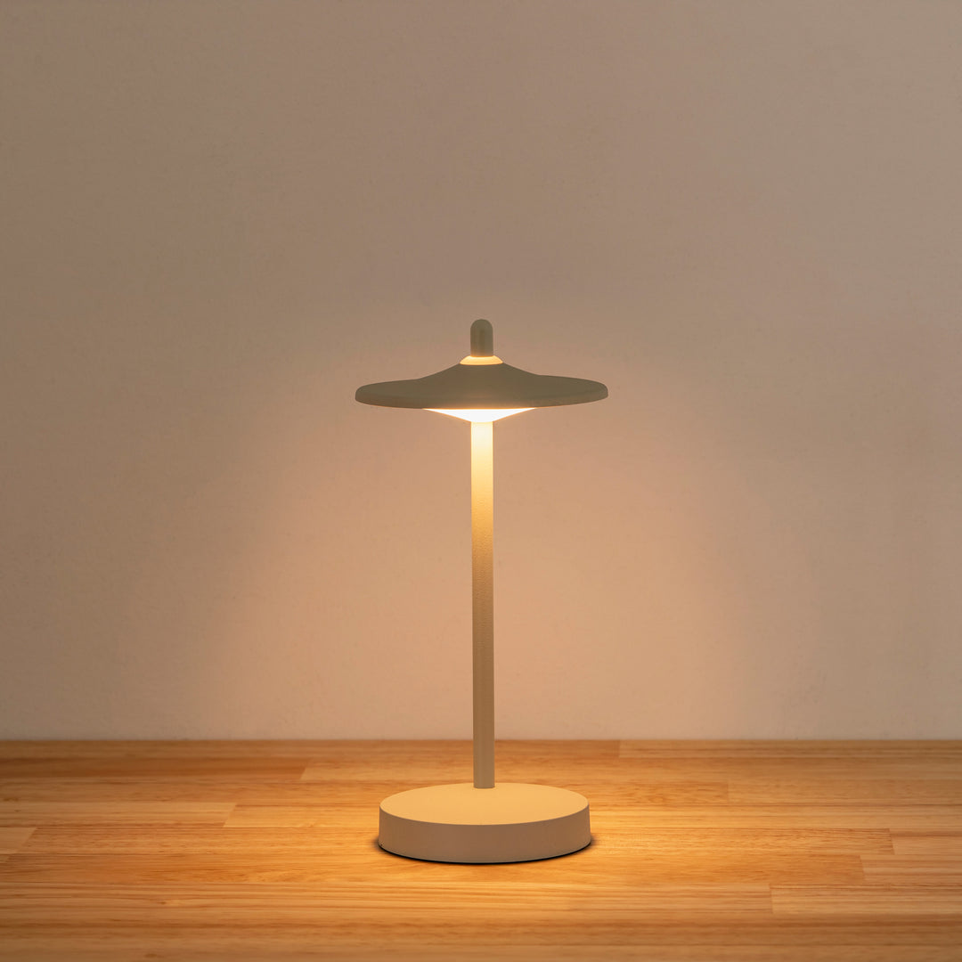 ニュアンスカラーの 充電式 ポータブルライト – KANADEMONO