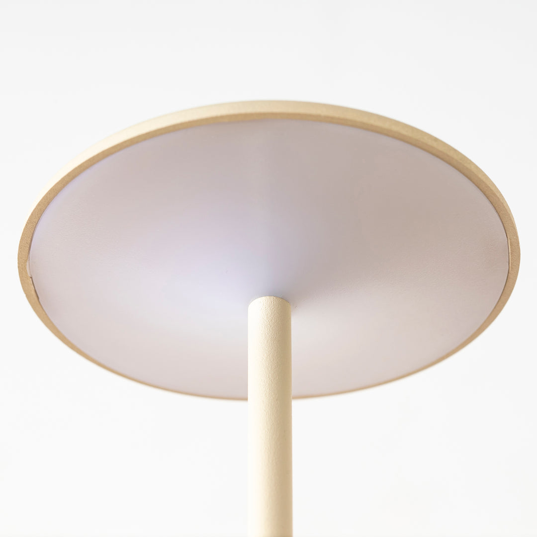 ニュアンスカラーの 充電式 ポータブルライト – KANADEMONO