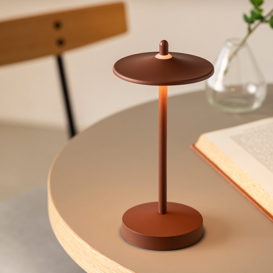 ニュアンスカラーの 充電式 ポータブルライト – KANADEMONO