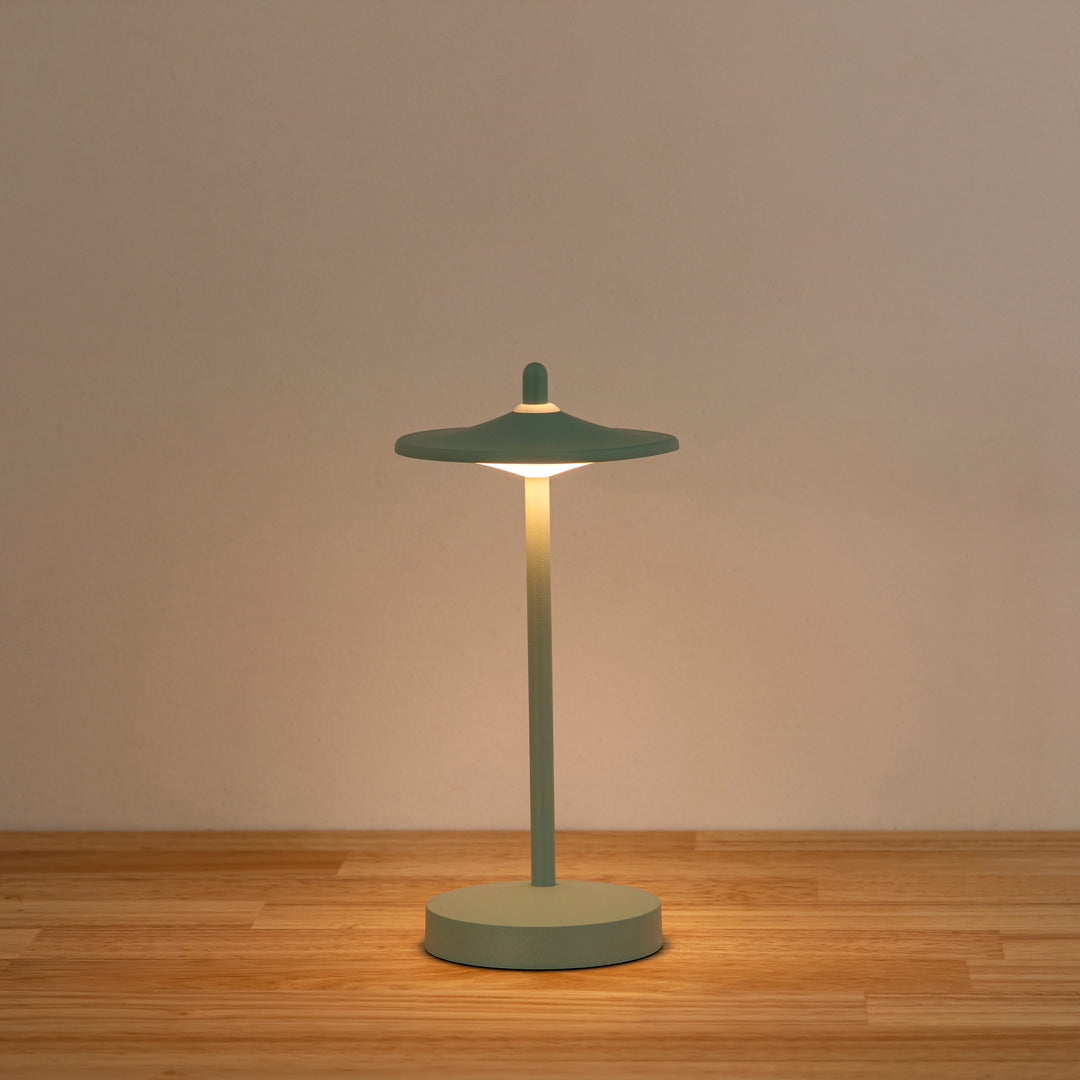 ニュアンスカラーの 充電式 ポータブルライト – KANADEMONO