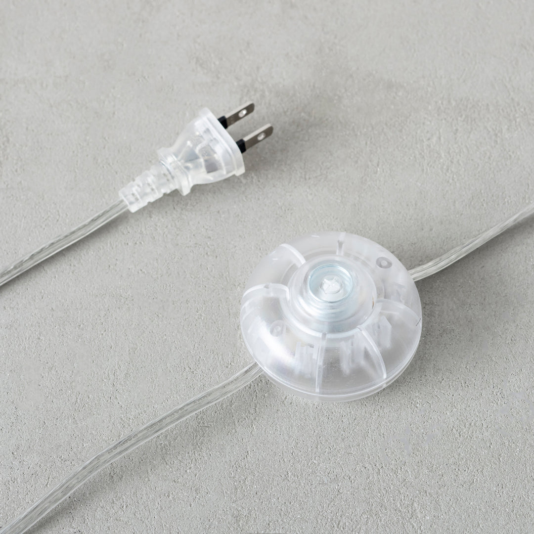 半月シェードの スチール製 フロアライト – KANADEMONO