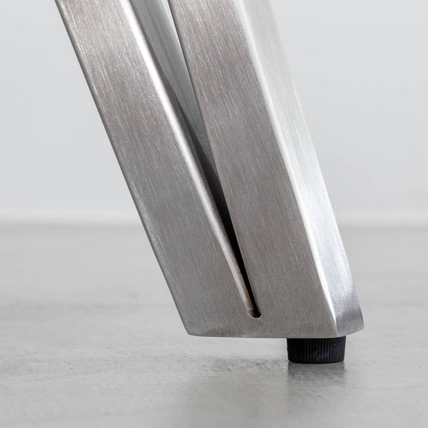 THE CAFE TABLE / リノリウム 全24色　Stainless 4本脚 × ラウンド φ81 - 100