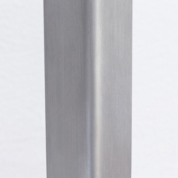 KANADEMONOの配線孔BROCK&TRAY付きのラバーウッド材アッシュグレー天板とフラットピン型ステンレス脚を組み合わせたテーブル（脚）