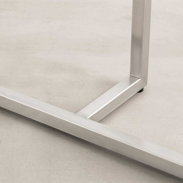 KANADEMONOの配線孔BROCK&TRAY付きのラバーウッド材ブラックブラウン天板とT型ステンレス脚を組み合わせたテーブル（脚）