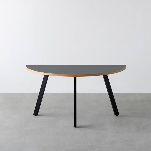 THE TABLE / 半円 × リノリウム 全32色 × Black Steel