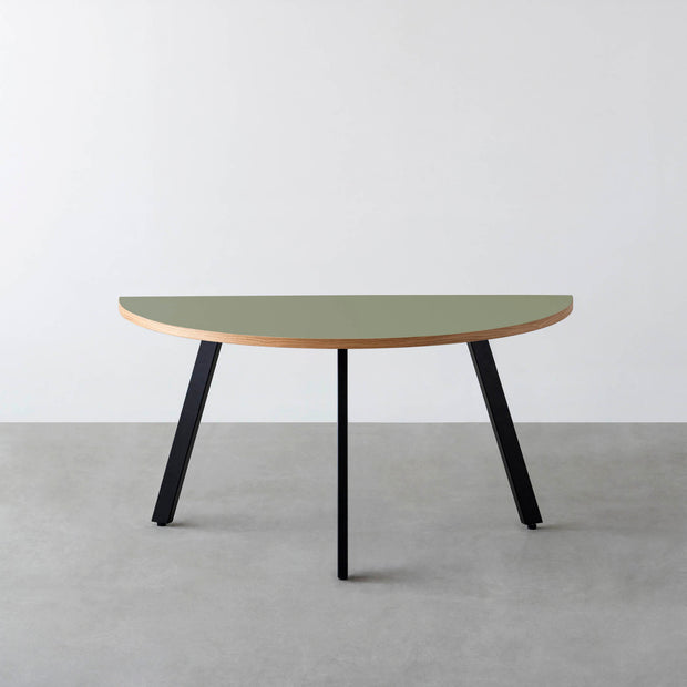 THE TABLE / 半円 × リノリウム 全32色 × Black Steel