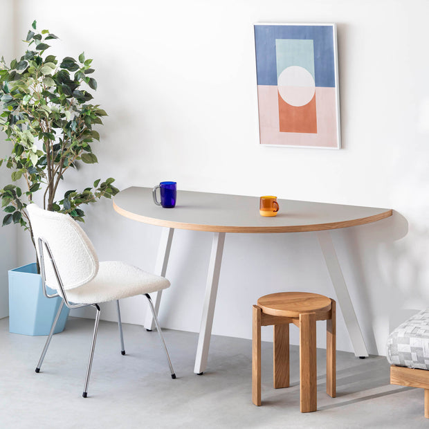 THE TABLE / 半円 × リノリウム 全32色 × White Steel