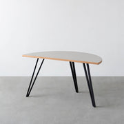 THE TABLE / 半円 × リノリウム 全32色 × Black Steel