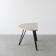 THE TABLE / 半円 × リノリウム 全32色 × Black Steel