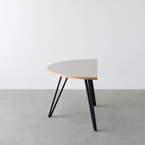 THE TABLE / 半円 × リノリウム 全32色 × Black Steel