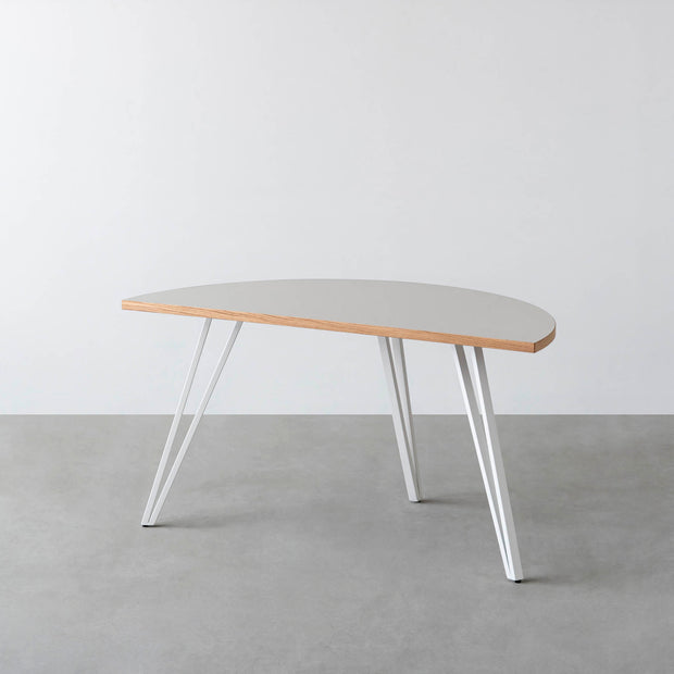 THE TABLE / 半円 × リノリウム 全32色 × White Steel
